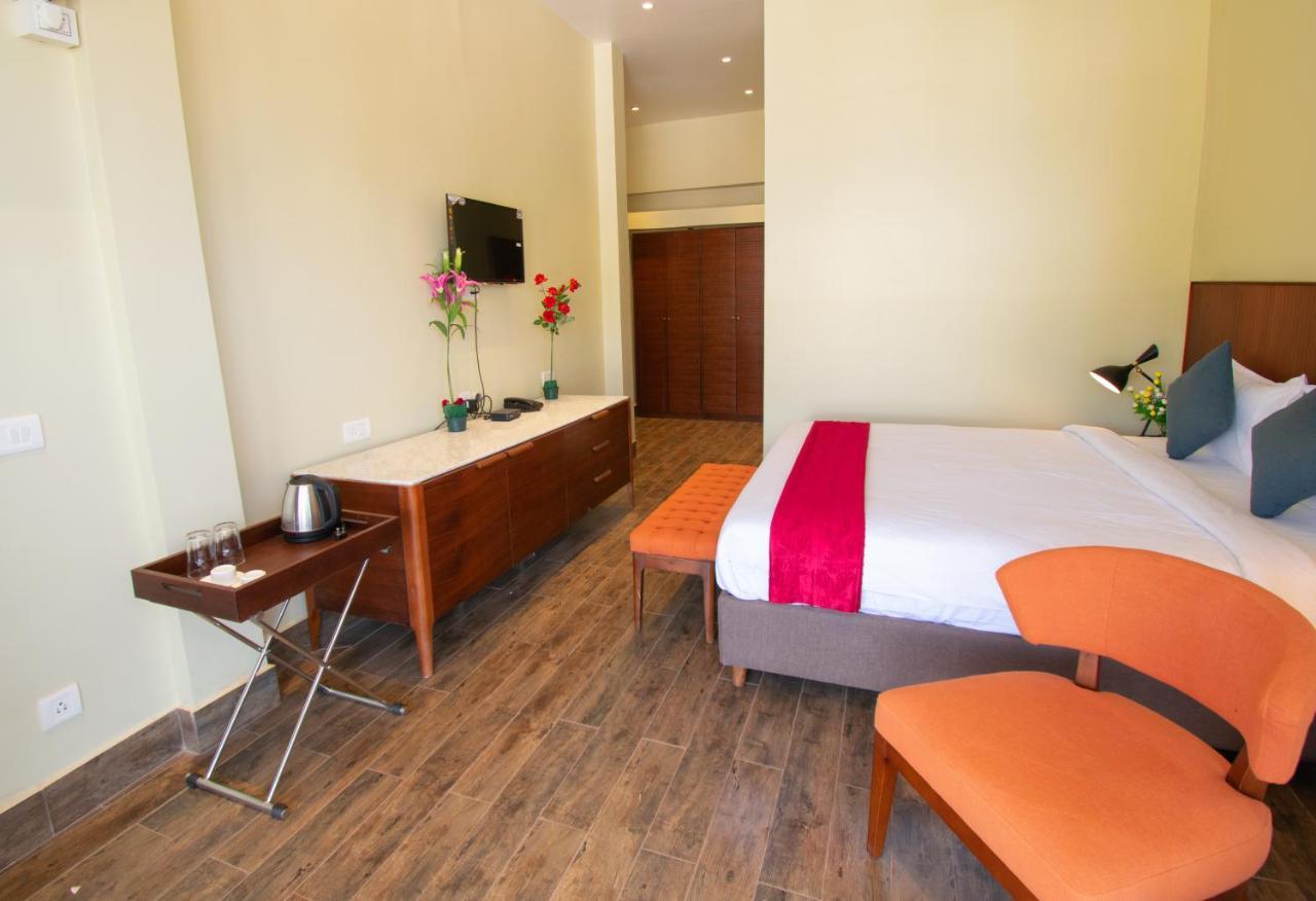 Octave Rococco Morjim Hotel Pernem Exterior photo